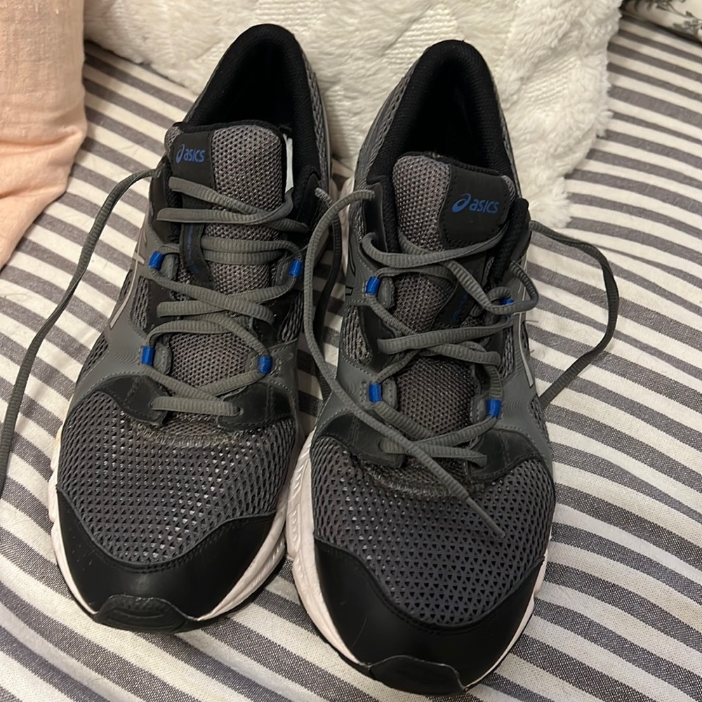 Men’s ASICS running shoes